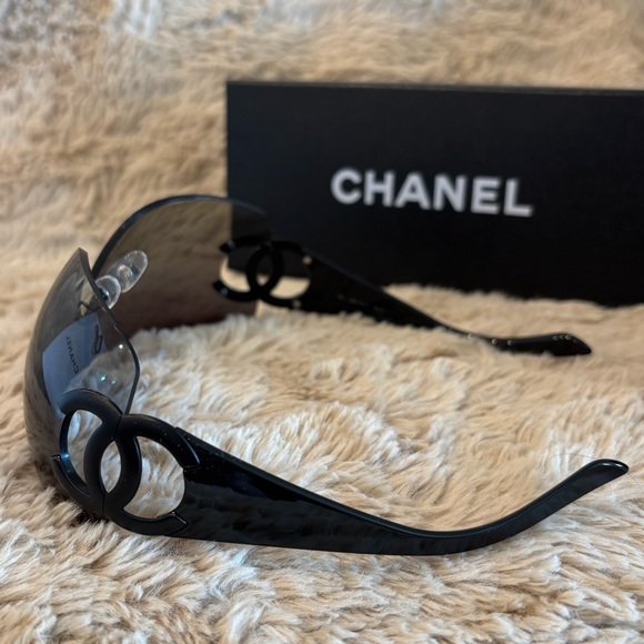 CHANEL 4124 Black Sunglasses with Case - Picture 6 of 15